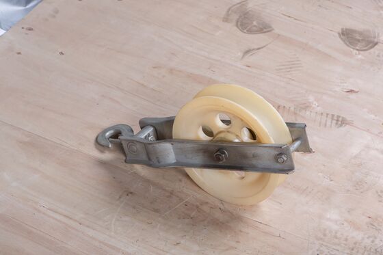 खरीदें Hooke Type Cable Roller Stringing Pulley with 15KN Rated Load 200*60 Nylon Wheel for Overhead Cable Pulling online manufacture