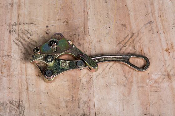 खरीदें टिकाऊ इस्पात निर्माण के साथ 1632 मिमी बिजली लाइनों के लिए 3T केबल आओ साथ क्लैंप online manufacture