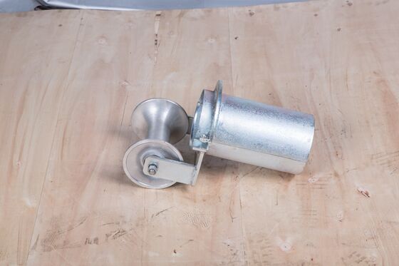 खरीदें आसान वायर फीडिंग के लिए 1-वर्ष की वारंटी और 4.3 किलो वजन के साथ मजबूत स्टील केबल एंट्री बेलमाउथ रोलर online manufacture