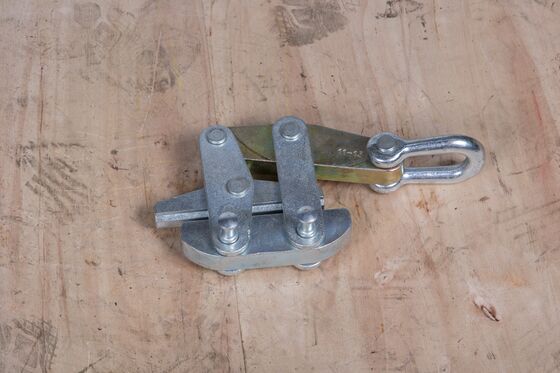 खरीदें एंटी-ट्विस स्टील रस्सी और केबल टेन्सनिंग के लिए 50-200 KN नामित भार के साथ भारी शुल्क वाले तार खींचने वाली पकड़ online manufacture