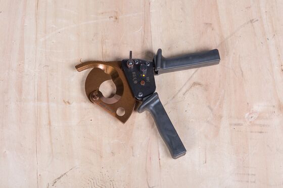 खरीदें तांबे और एल्यूमीनियम तारों के लिए उच्च शक्ति वाले स्टील ब्लेड के साथ भारी शुल्क रॅचटिंग केबल कटर online manufacture