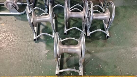 खरीदें 10KN रेटेड लोड जिंक-लेपित स्टील केबल रोलर, सुगम पावर लाइन स्थापना के लिए ब्रिज-टाइप डिज़ाइन के साथ online manufacture