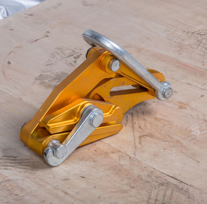 एल्यूमीनियम मिश्र धातु 25-70 मिमी2 कंडक्टरों के लिए 7 केएन नामित भार के साथ आओ-साथ क्लैंप